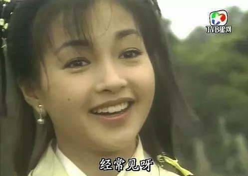 95版郭襄和郭芙同是48歲, 一個優雅的自然老去, 一個整容到認不出_