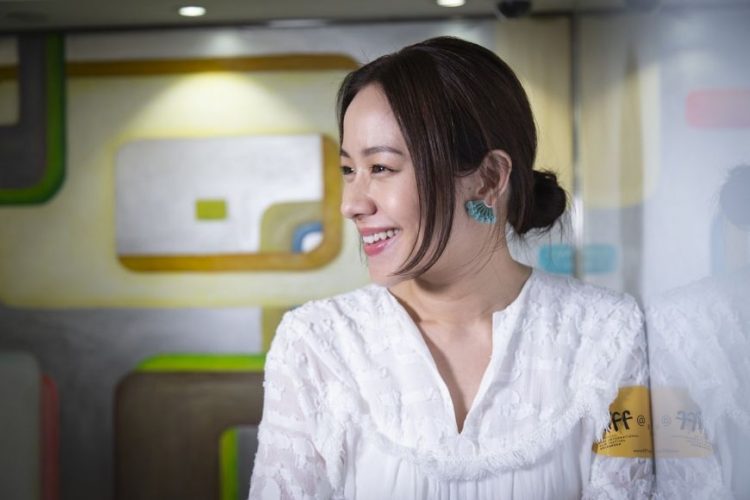 【只有她上榜!】來自大馬的『她』被選為香港娛樂圈10大美臉孔 Top 2 ❤ 網友: 他真人更美~