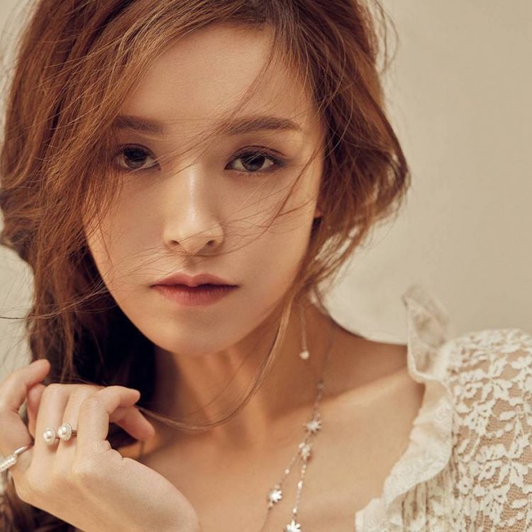 【只有她上榜!】來自大馬的『她』被選為香港娛樂圈10大美臉孔 Top 2 ❤ 網友: 他真人更美~