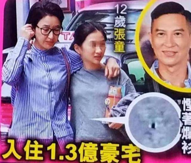 54歲關詠荷素顏顯憔悴，陪13歲女兒逛街，超接地氣著裝樸素