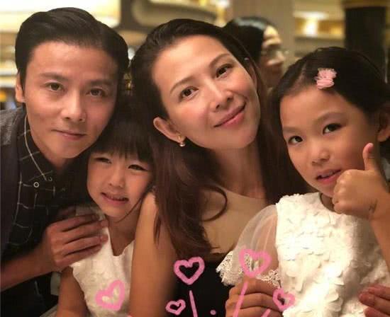 張晉曬21年前對比照，蔡少芬評論令人捧腹大笑：娘娘請自重！ 