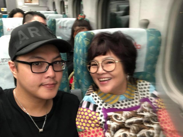 爸爸有3房！紀寶如19歲才得知「阿姨」竟是親媽，如今釋懷「3媽同桌」一視同仁送上紅包！