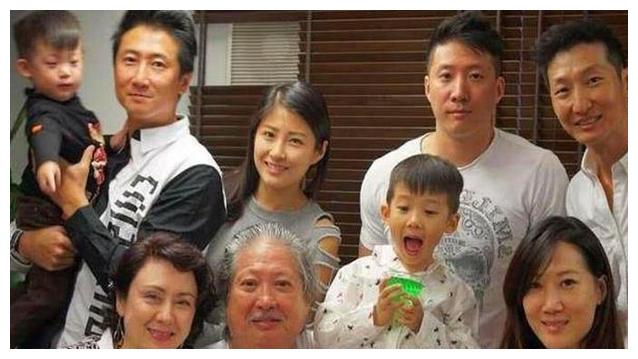 爸爸是洪金寶，媽媽是韓國人，想不到自己卻長這樣，網友：誰敢娶