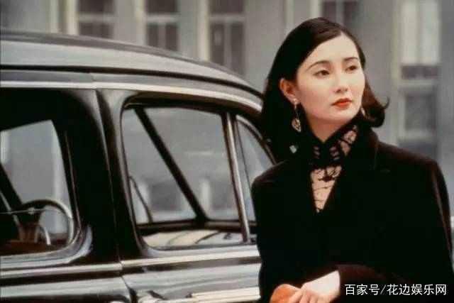 談了11次愛情，54歲依然沒有結婚無子，瘦成皮包骨搬到平民區！
