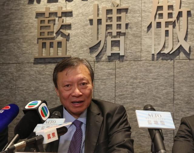 用一台寶馬7就賺來6百億，給自己請十個保鏢，可惜一場小病就去世!
