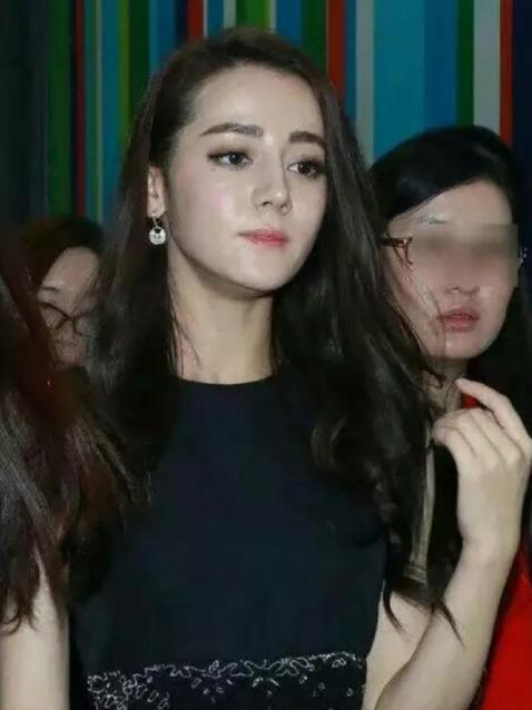 女星無修圖照流出，楊冪顯老，趙麗穎滿臉疙瘩，只有她最尷尬!