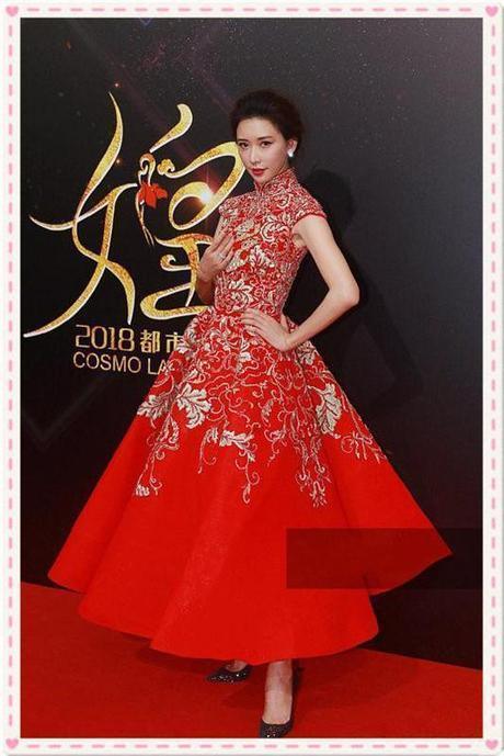當迪麗熱巴和林志玲同秀美背，才知道健康美和病態美的差距有多大！