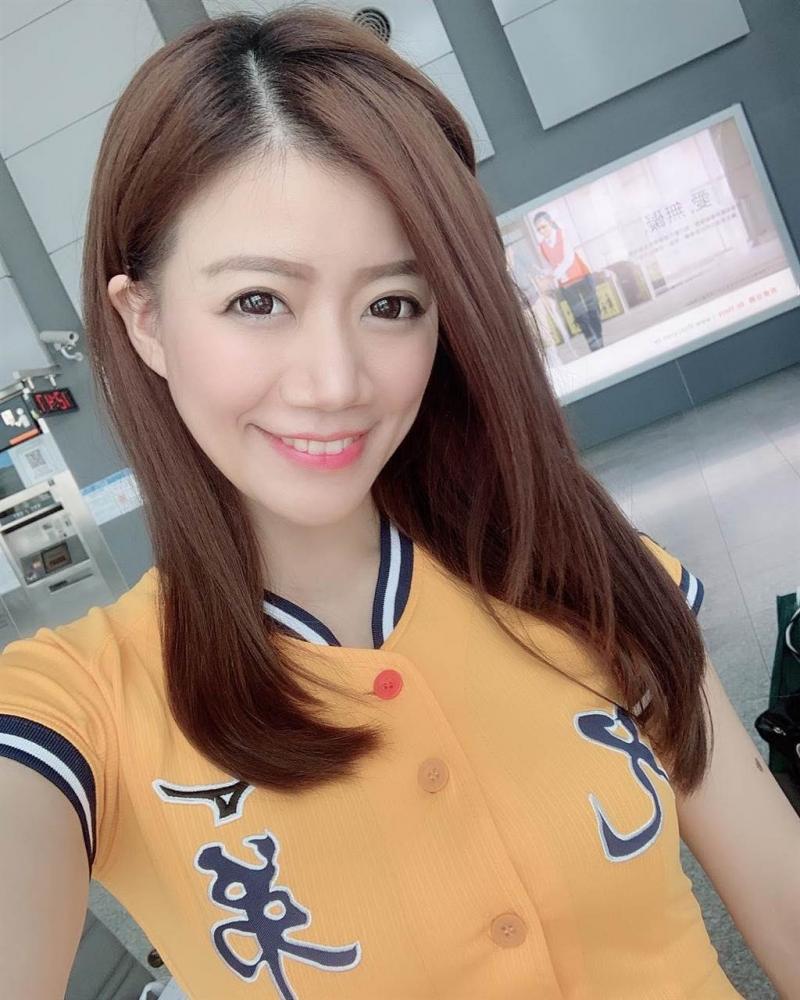神到了！ 中信兄弟啦啦隊巨乳女神是她