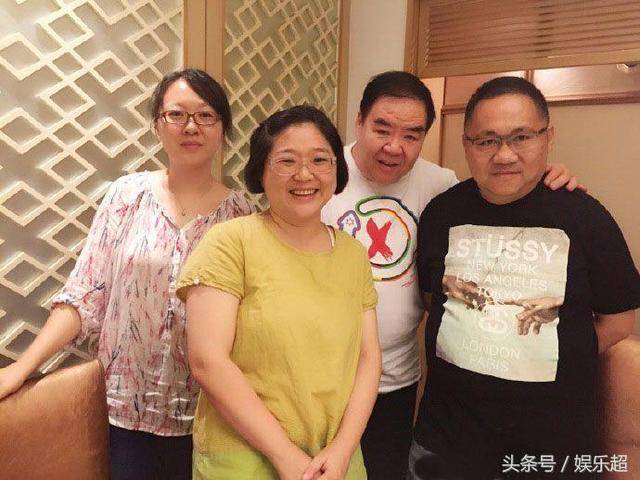 62歲呂良偉與67歲鄭則仕近照對比，網友感慨：兩人妻子差距太大~