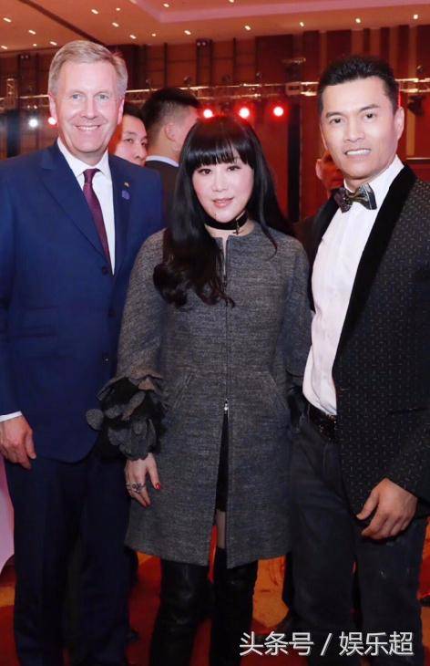 62歲呂良偉與67歲鄭則仕近照對比，網友感慨：兩人妻子差距太大~