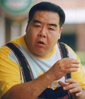 62歲呂良偉與67歲鄭則仕近照對比，網友感慨：兩人妻子差距太大~