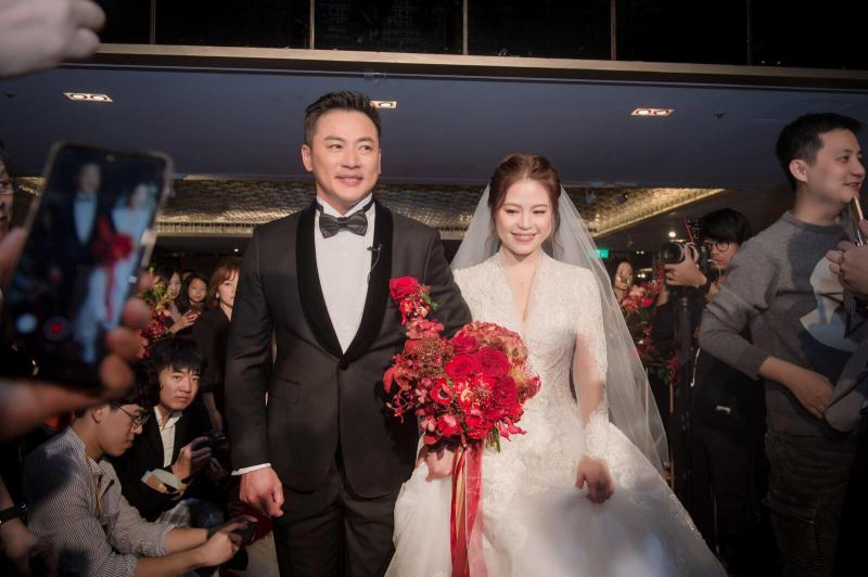江宏恩失聯小6歲妻10年！和友人小酌不回家「謝老婆冷處理」，今年還她蜜月甜喊「努力拚寶寶」！