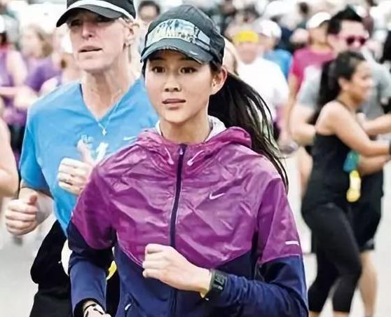 36歲的她是「彭于晏女神」，「生吃蜈蚣＋跌倒」依舊笑得漂亮，成功撩到彭于晏！