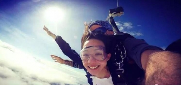 36歲的她是「彭于晏女神」，「生吃蜈蚣＋跌倒」依舊笑得漂亮，成功撩到彭于晏！
