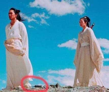 這些15個鏡頭穿幫得太容易被發現了吧！#15. 大清皇宮的自來水管