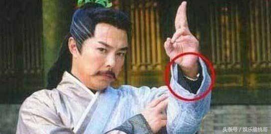 這些15個鏡頭穿幫得太容易被發現了吧！#15. 大清皇宮的自來水管