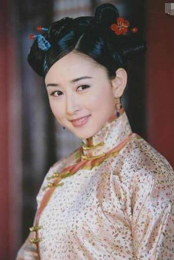 胡靜自曝嫁入馬來西亞豪門生活，吃飯用右手抓，穿裙子要過腳踝，中國網友吐槽：過著這樣子...還不如不嫁！