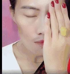 河北農村女子直播「易容術」，一人扮演整個娛樂圈，央視走紅月入六位數