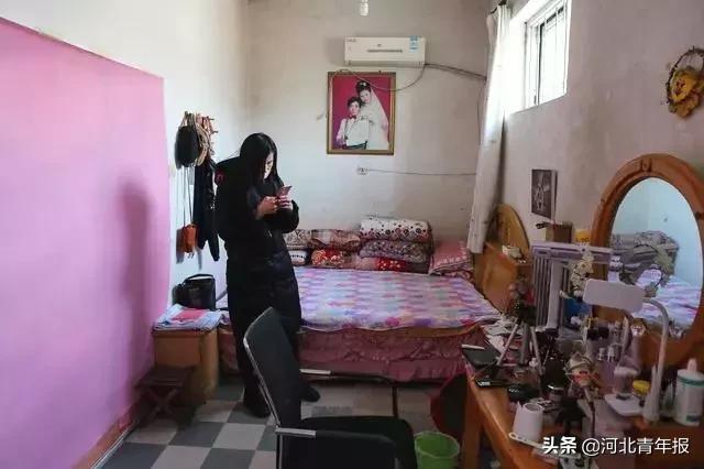 河北農村女子直播「易容術」，一人扮演整個娛樂圈，央視走紅月入六位數