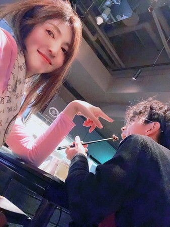 正宮說話了！阿翔私會謝忻「被二度抓包曖昧」，老婆曝心聲：「跟以前一樣就好。」