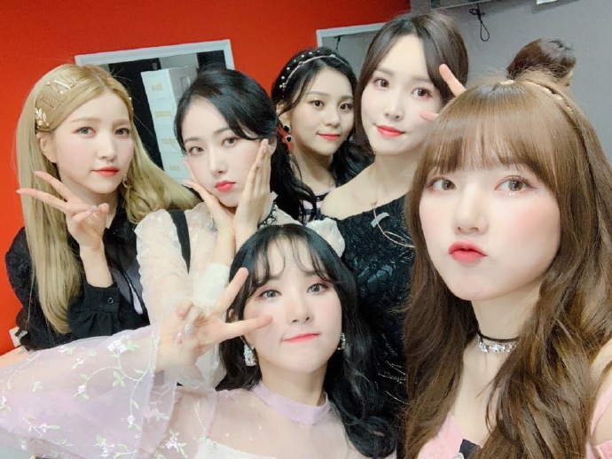 [GFRIEND][分享]190119 鎖定GFRIEND可愛&感性雙重魅力！《音樂中心》回歸舞台公開