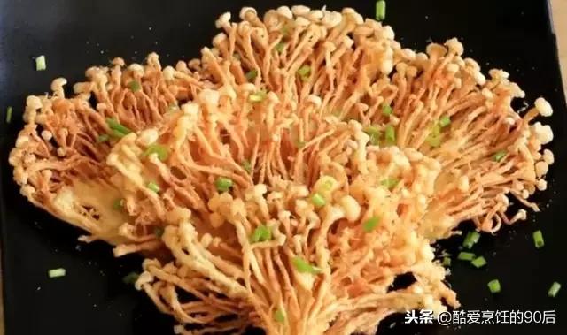 1把金針菇，2個雞蛋，5分鐘出鍋，做法簡單，比紅燒肉好吃多了