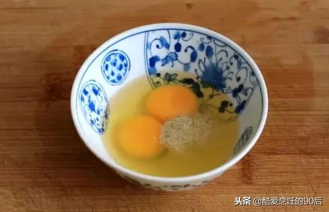 1把金針菇，2個雞蛋，5分鐘出鍋，做法簡單，比紅燒肉好吃多了