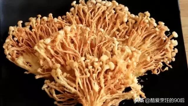 1把金針菇，2個雞蛋，5分鐘出鍋，做法簡單，比紅燒肉好吃多了
