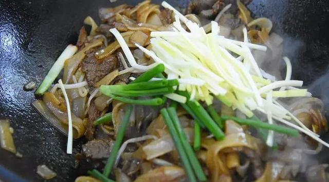 嫩滑的牛肉搭配順滑的河粉，看似樸實無華卻又無比美味