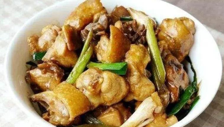 蘿卜燜排骨，滑蛋蝦仁，小炒雞塊，聽著就流口水，這樣做全家都愛吃