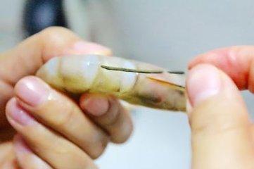 水煮大蝦該怎麼做才沒有腥臭味？原來很多人沒有注意到這一點