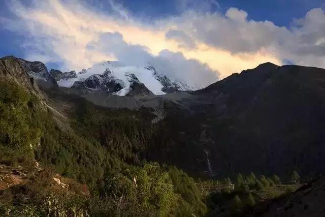 即將被開發！與色達比肩的聖地，境內藏有一座神山，美得實在低調