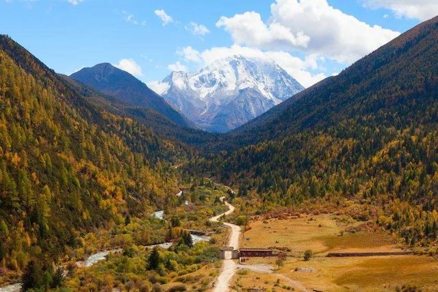 即將被開發！與色達比肩的聖地，境內藏有一座神山，美得實在低調