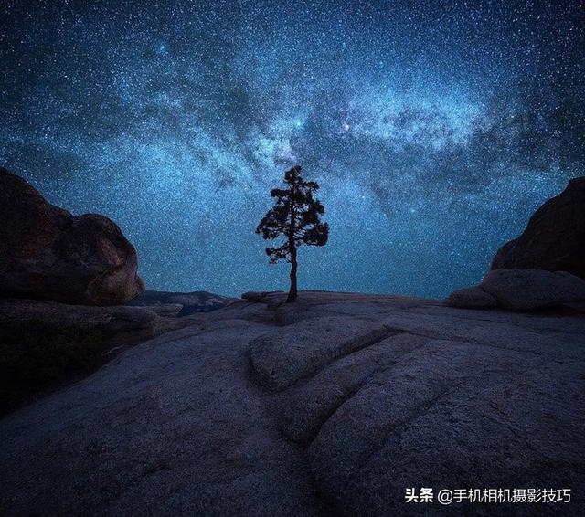 這是一張普通的銀河照，但背後攝影師的付出，超乎你的想像