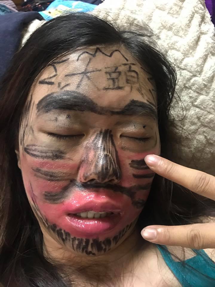 老婆喝爛醉讓他氣到「惡搞畫臉」PO網，沒想到網友挖出「她的真面目」驚覺出乎意料的美！