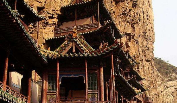 這座寺廟竟懸空60公尺？外國人都看傻… 近看嚇一跳：屹立1500多年不倒(影)
