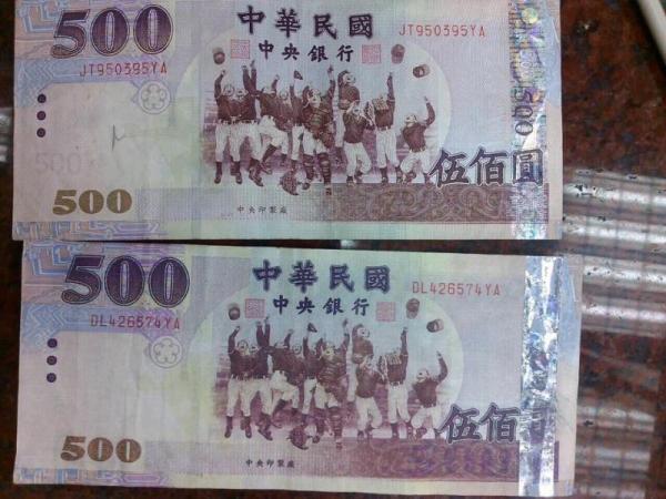 大面額「假鈔流入市面」一千、伍佰都淪陷！他用這招「一秒辨真假」...不學小心吃大虧！