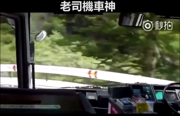 這才是真正的老司機！日本公車司機開山路影片曝光，網友驚訝到說不出話來：車神在此！