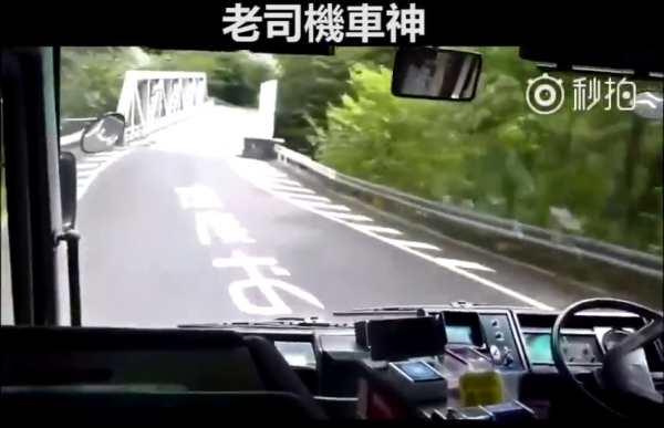 這才是真正的老司機！日本公車司機開山路影片曝光，網友驚訝到說不出話來：車神在此！
