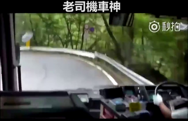 這才是真正的老司機！日本公車司機開山路影片曝光，網友驚訝到說不出話來：車神在此！