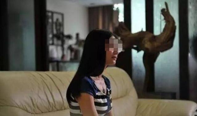 姐姐打工供弟弟讀書，出車禍後被弟弟拋棄，5年後弟弟回家呆住了！