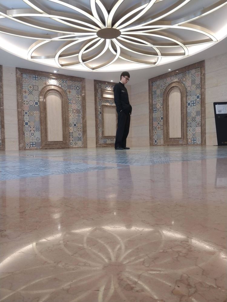 放棄40K工作被笑…他轉行靈骨塔「環境美薪資高真相」網瘋喊：請問還缺人嗎？