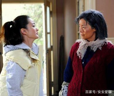 坐月子半個月，婆婆讓我去地里干農活，老公回家後，婆婆傻了眼