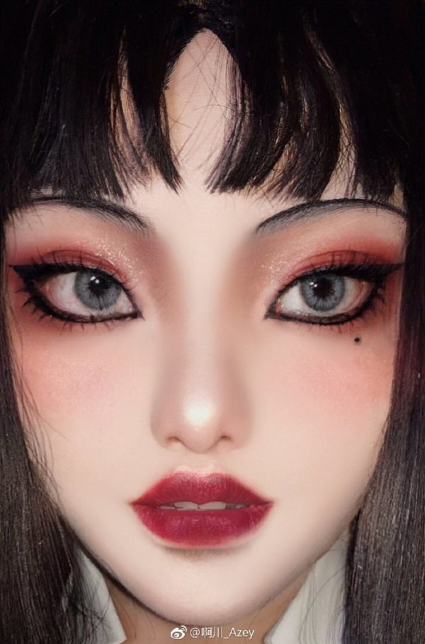 一眼讓人起雞皮疙瘩！超強Coser神還原「恐怖漫畫女角」　本尊是「甜美空靈正妹」網友秒戀愛❤