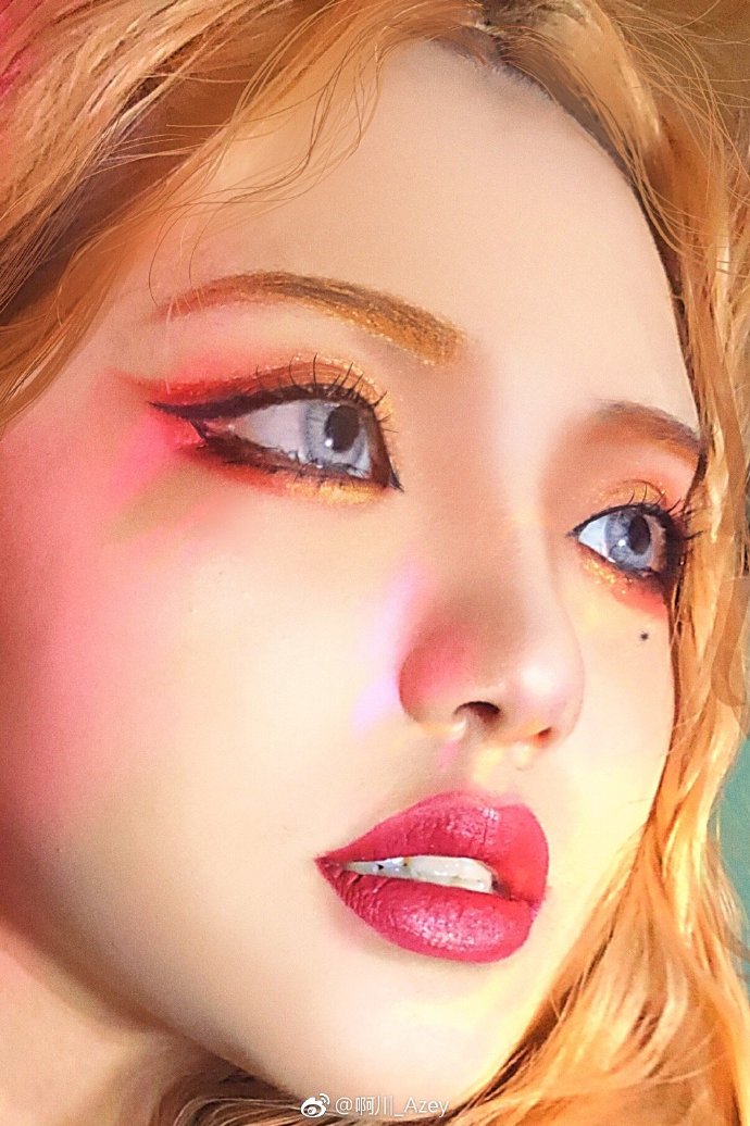 一眼讓人起雞皮疙瘩！超強Coser神還原「恐怖漫畫女角」　本尊是「甜美空靈正妹」網友秒戀愛❤