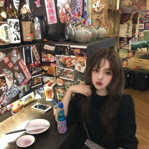 一眼讓人起雞皮疙瘩！超強Coser神還原「恐怖漫畫女角」　本尊是「甜美空靈正妹」網友秒戀愛❤