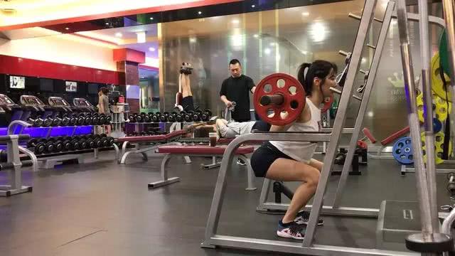 稱為韓國「最美牙醫」，50歲的她和25歲的女兒同框竟然如同姐妹 
