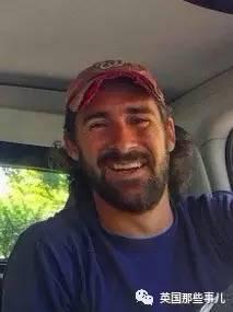 士兵在戰場上丟了幾塊牛肉乾給一隻孤僻的流浪狗…沒想到竟從此改變了他的生活！