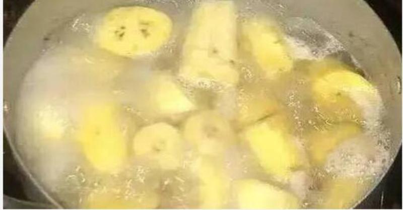 媽媽最近都睡前「煮香蕉」要給我喝！沒想到10天後我的身體居然.....
