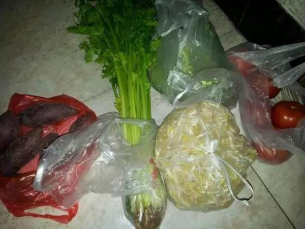 警惕！買菜回來千萬不要把塑料袋直接放冰箱...後果很嚴重，再忙也要看！！
